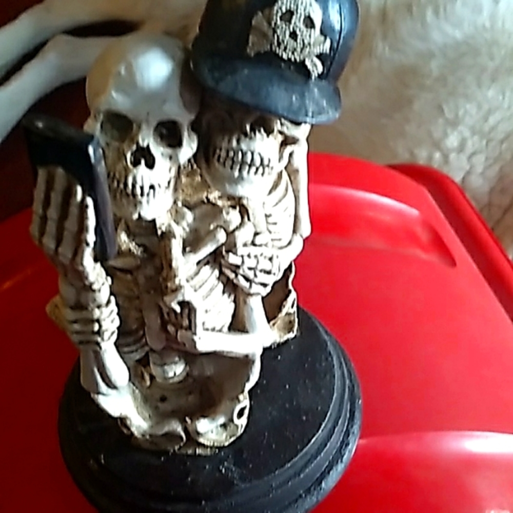 SKELTON COUPLE SELFIE